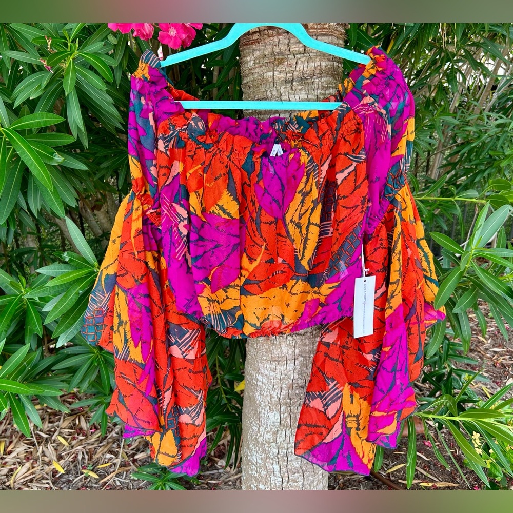 NWT 🩷gOrGeOuS🩷 Live 4 Truth Pink/Orange Top with Flowy Bell Sleeves SZ XL
